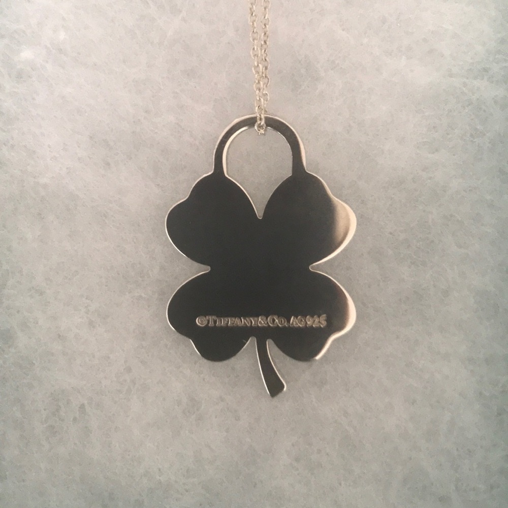 Tiffany’s necklace/four leaf clover charm